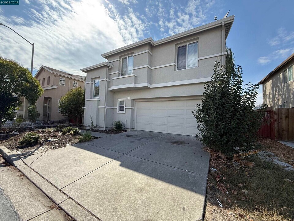 815 Spring Mountain Ln in American Canyon, CA - Foto de edificio