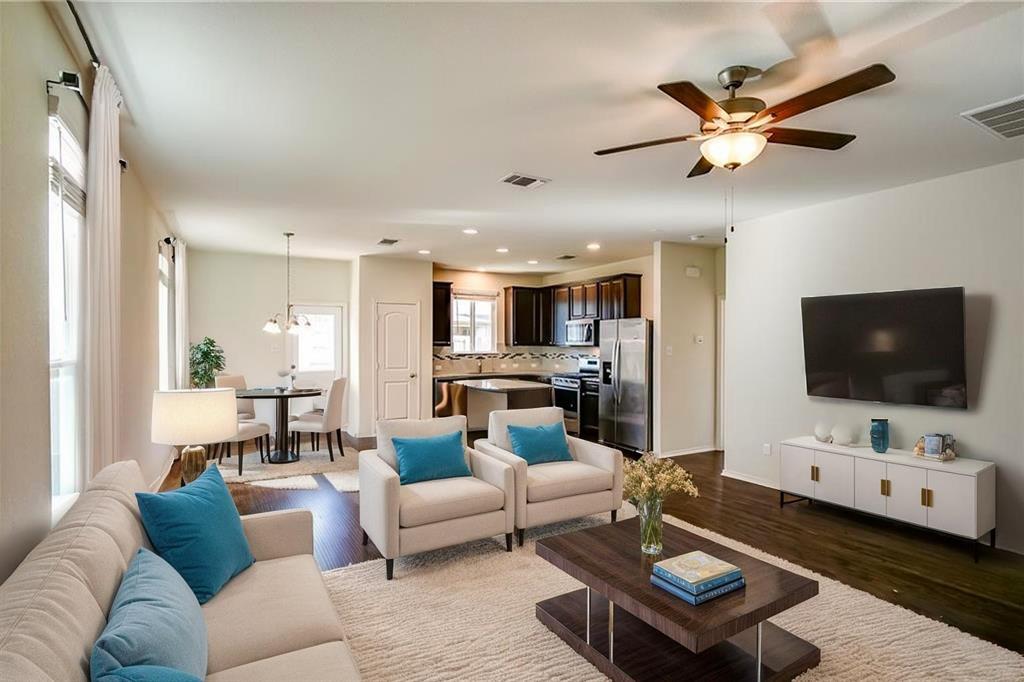 253 Beechnut Dr in Mustang Ridge, TX - Building Photo
