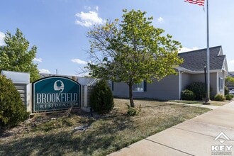 Brookfield Residences in Manhattan, KS - Foto de edificio - Building Photo