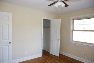 1708 Walker Ave, Unit 1708-B in Greensboro, NC - Foto de edificio - Building Photo