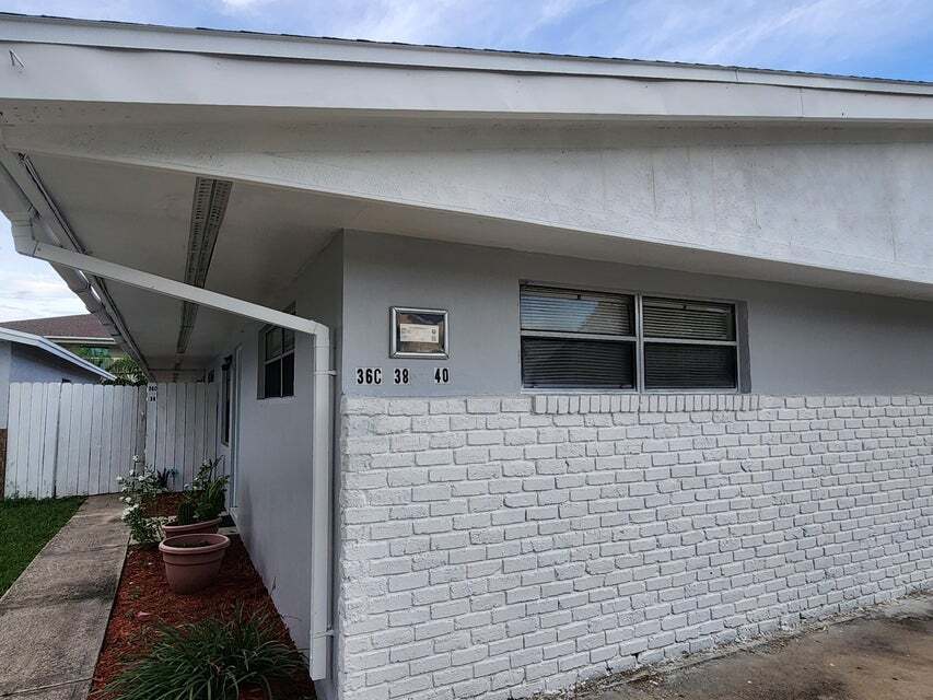 36 Elton St in Melbourne, FL - Building Photo