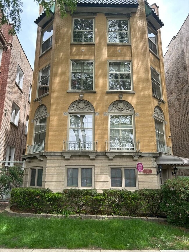 723 Dobson St