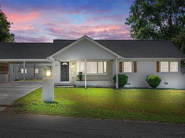 300 Willowbrook Dr in Thomasville, NC - Building Photo - Building Photo