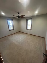 1300 11th St in Henderson, NE - Foto de edificio - Building Photo