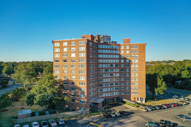 5100 Monument Avenue Condos in Richmond, VA - Building Photo - Building Photo