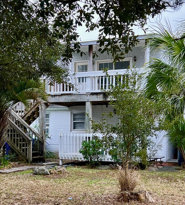 213 Georgia Ave, Unit Beach Duplex 1 BDRM in Carolina Beach, NC - Building Photo - Building Photo