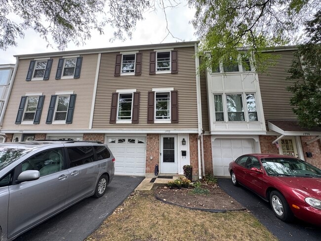 1992 Holbrook Ln in Hoffman Estates, IL - Building Photo - Building Photo