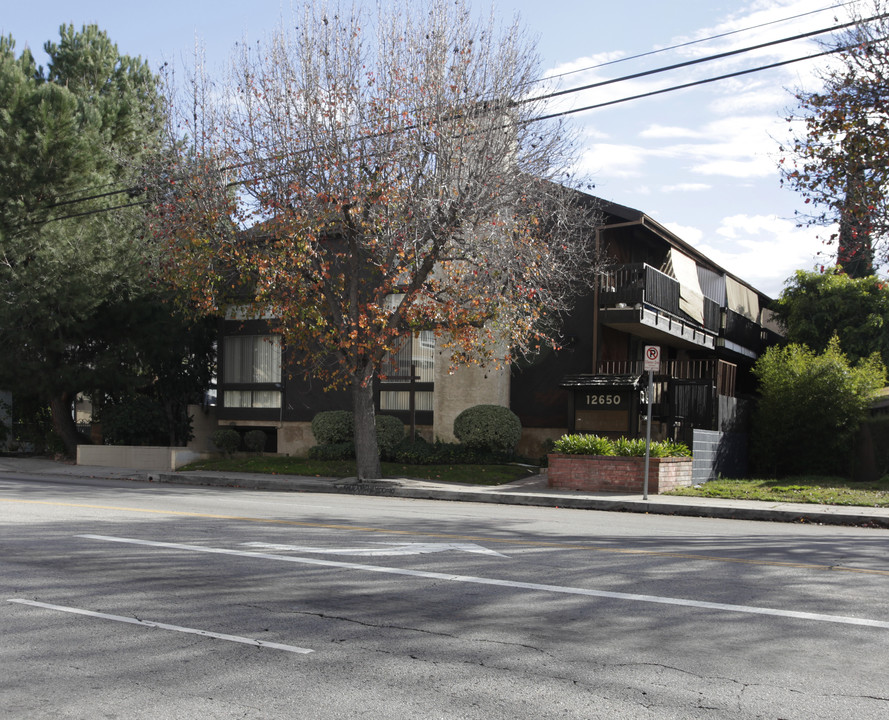 12650 Oxnard St in Valley Village, CA - Foto de edificio