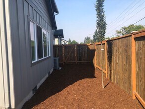 2604 Ross Ln in Eugene, OR - Building Photo - Building Photo