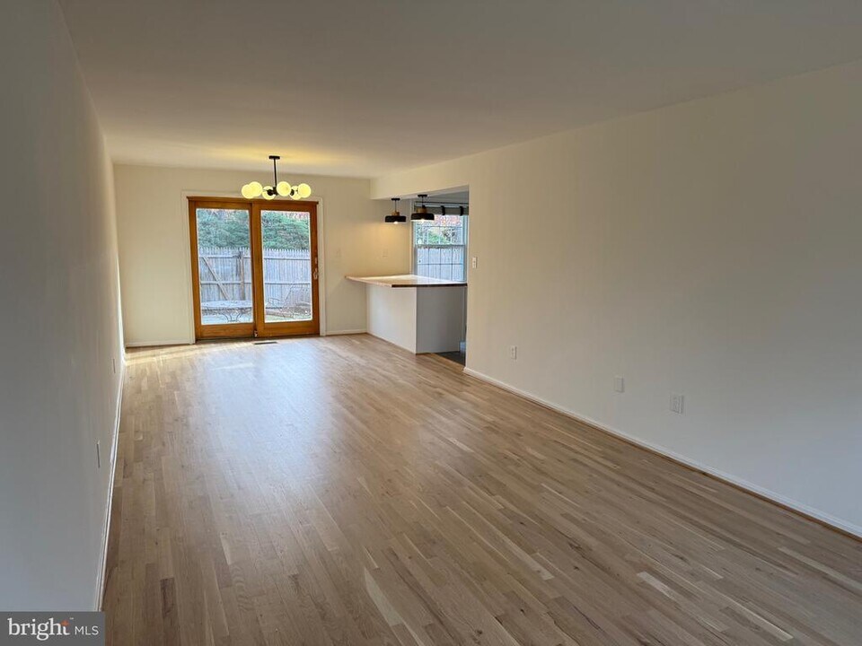 5257 Leestone Ct in Springfield, VA - Building Photo