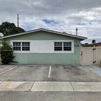 337 Phippen Waiters Rd in Dania Beach, FL - Building Photo