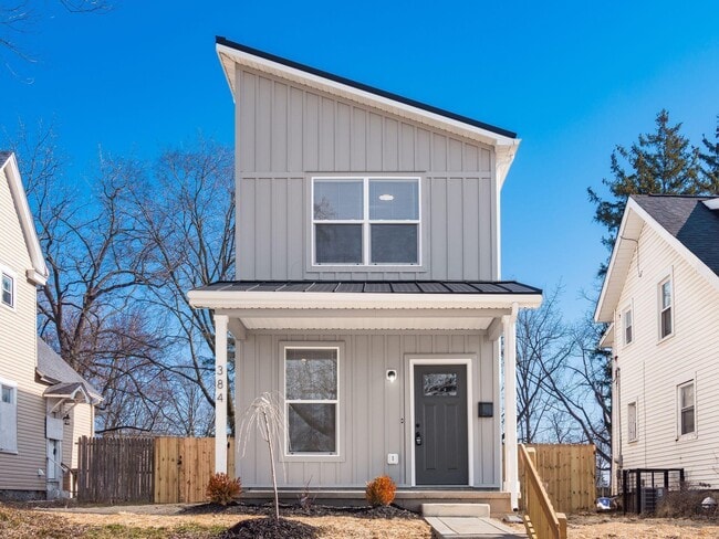 384 Whitethorne Ave in Columbus, OH - Building Photo - Building Photo