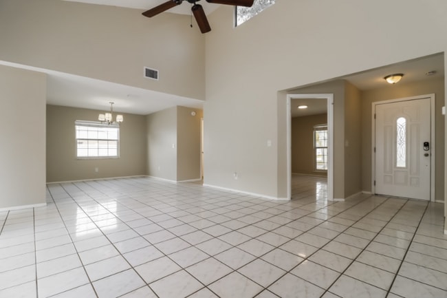 9513 Drakemill Ct in Tampa, FL - Building Photo - Building Photo