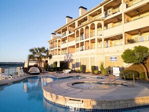 3308 Parliament Cove in Lago Vista, TX - Foto de edificio - Building Photo