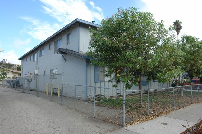 825 Hillsdale Ave in San Jose, CA - Building Photo - Building Photo