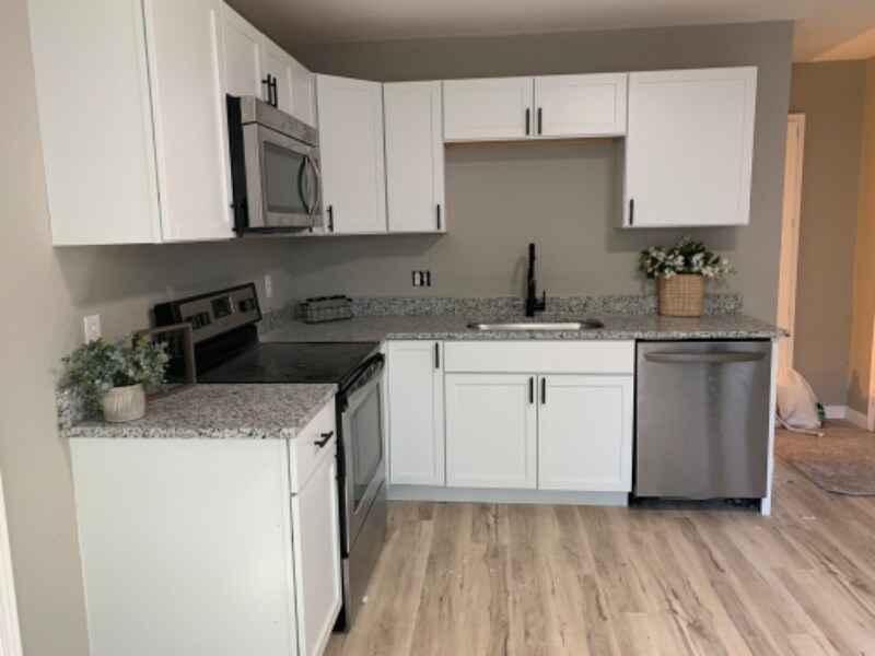 7653 S 41st St in Bellevue, NE - Building Photo