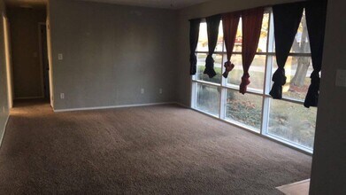 1503 Cambridge Dr in Champaign, IL - Building Photo - Building Photo