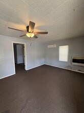 321 S Oak Ave in Ada, OK - Building Photo - Building Photo