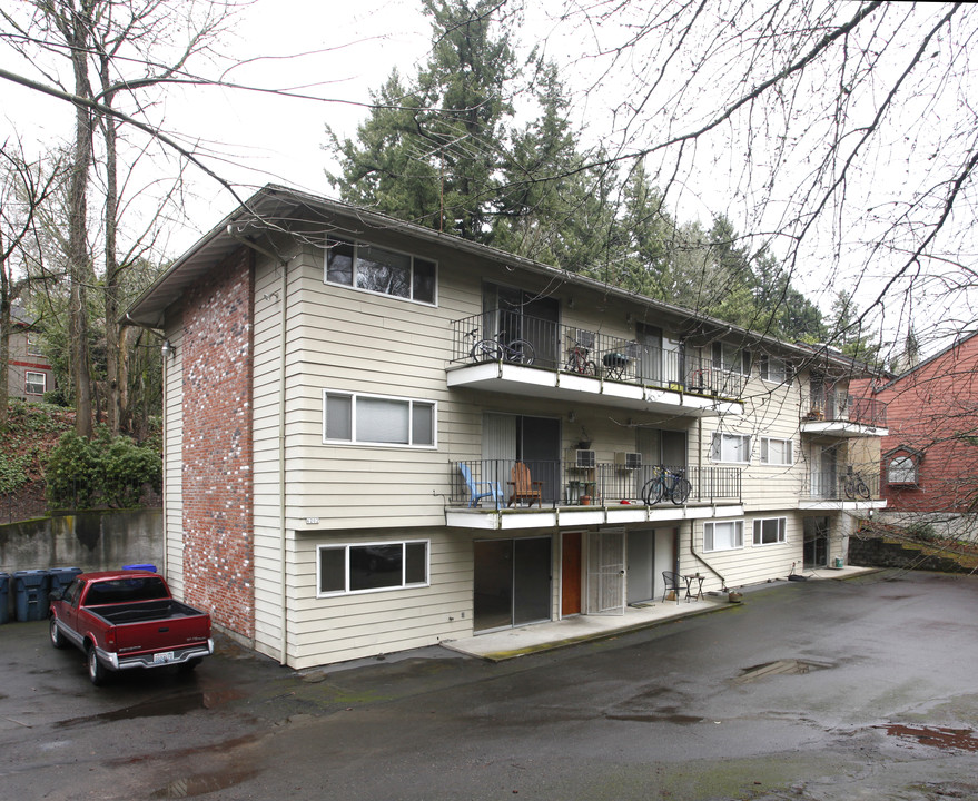 Burlingame Apartments in Portland, OR - Building Photo