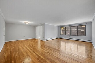 9 Concord St in West Hartford, CT - Foto de edificio - Building Photo