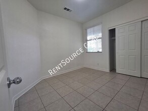 1114 Cambridge Ct in Lancaster, CA - Building Photo - Building Photo