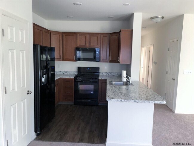 40 Whitaker Dr in Cohoes, NY - Building Photo - Building Photo