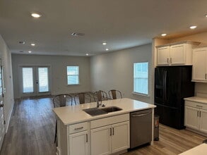 157 Blooming Cv in Crestview, FL - Foto de edificio - Building Photo