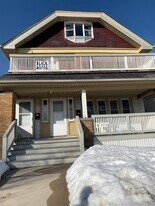 422 W Harrison Ave, Unit 422 in Milwaukee, WI - Building Photo