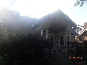 5846 Rockhill Rd in Kansas City, MO - Building Photo - Building Photo