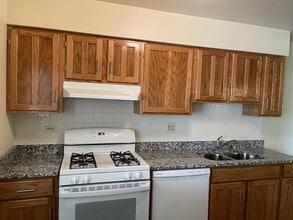 436 Pleasant Run Dr, Unit F in Wheeling, IL - Building Photo - Building Photo