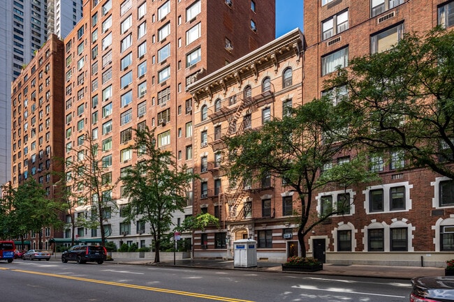 339 E 57TH St in New York, NY - Foto de edificio - Building Photo