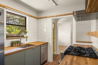 403 Flournoy Dr in Austin, TX - Building Photo - Building Photo