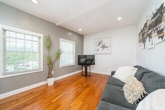 44 Bryant Ave in Jersey City, NJ - Building Photo - Building Photo