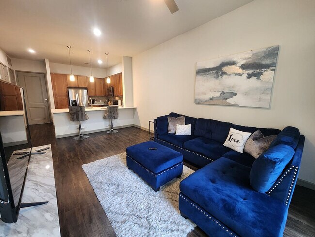 1711 Caroline St in Houston, TX - Building Photo - Building Photo