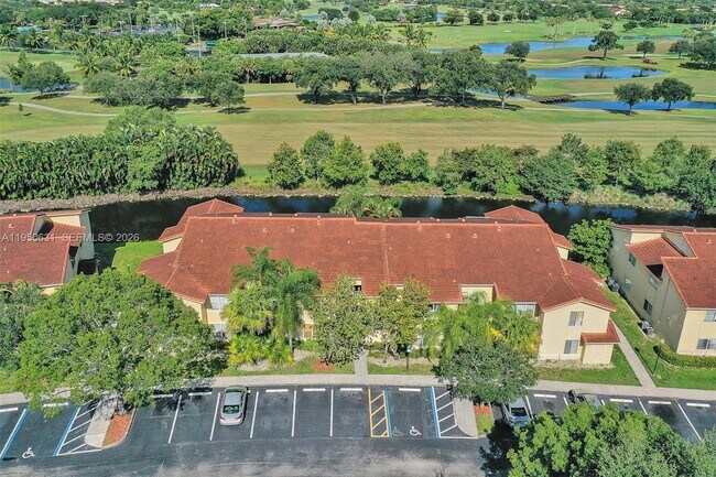 437 Vista Isles Dr in Plantation, FL - Building Photo - Building Photo