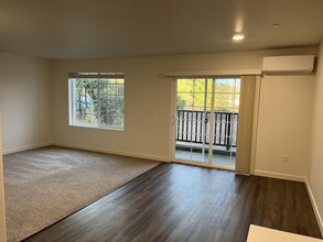 The Lake Apartments in Monroe, WA - Building Photo - Interior Photo