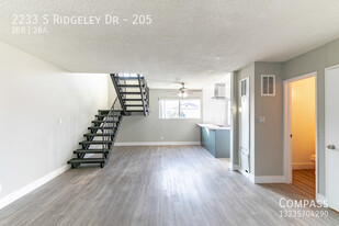 2233 Ridgeley Dr