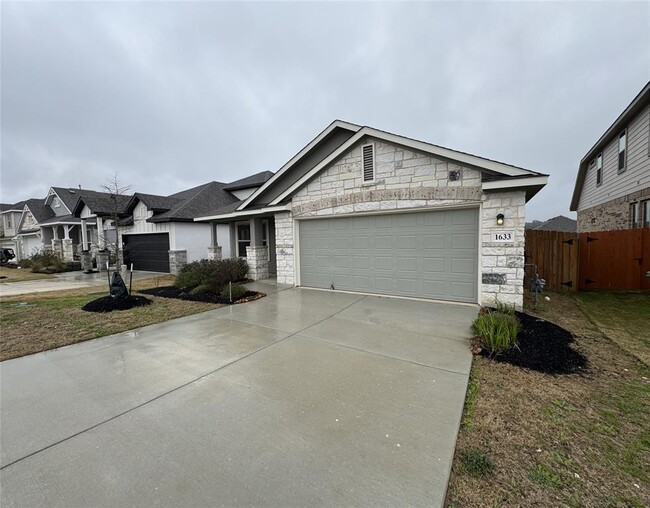 1633 Couser Ave in New Braunfels, TX - Building Photo - Building Photo