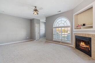 2120 Piney Brook Rd, Unit 103 in Raleigh, NC - Foto de edificio - Building Photo