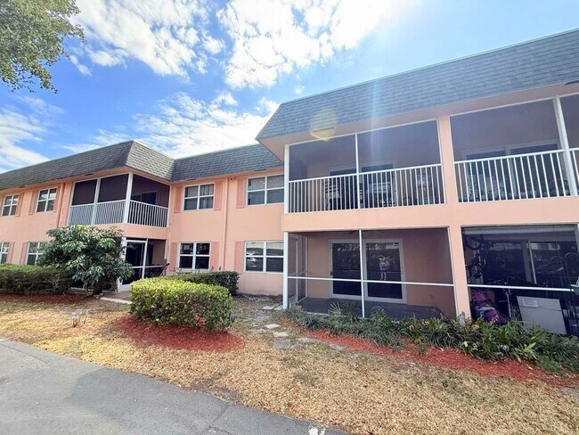 760 SE 2nd Ave in Deerfield Beach, FL - Building Photo - Building Photo