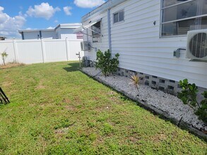 9065 48th Ave N in St. Petersburg, FL - Foto de edificio - Building Photo