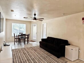 4000 SW 23rd St, Unit 5-207 in Gainesville, FL - Foto de edificio - Building Photo
