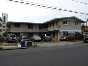 711 Olokele Ave in Honolulu, HI - Building Photo - Building Photo