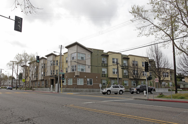 Estabrook Place in San Leandro, CA - Building Photo - Building Photo