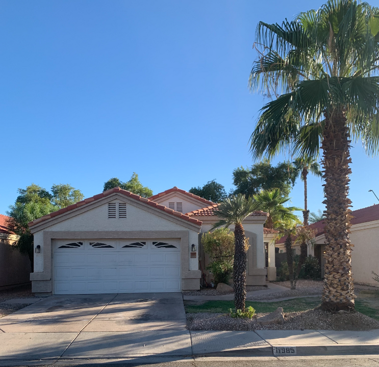 11985 W Almeria Rd in Avondale, AZ - Building Photo