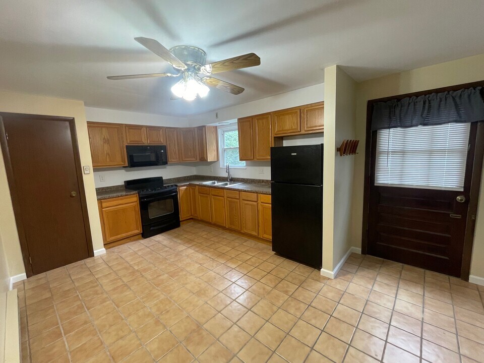 264 Lutz Rd, Unit C in Zelienople, PA - Building Photo