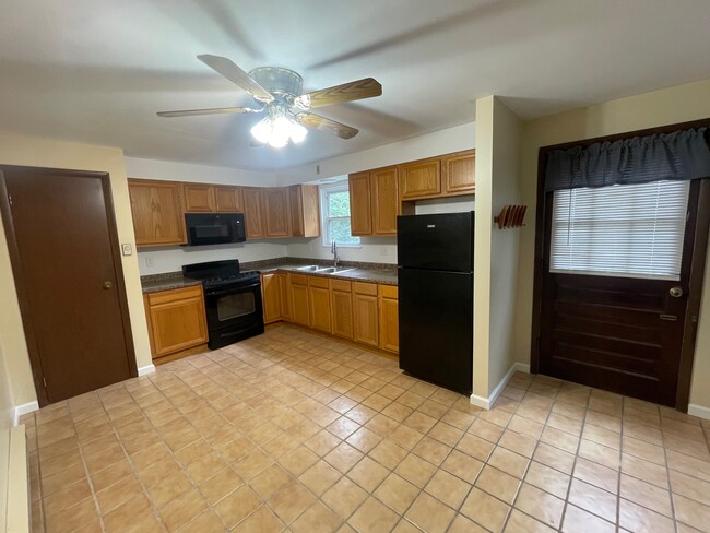 264 Lutz Rd, Unit C