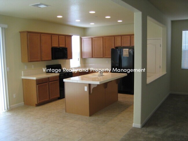 298 W Santa Clara Dr in Mountain House, CA - Building Photo - Building Photo