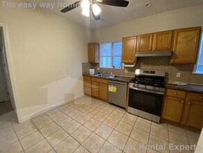 1028 Fellsway in Medford, MA - Foto de edificio - Building Photo