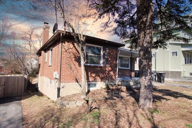 855 Academy Ave in Cincinnati, OH - Building Photo - Building Photo